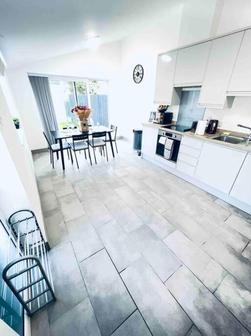 2 Bedroom Modern House In Cambridge City Centre Exterior photo